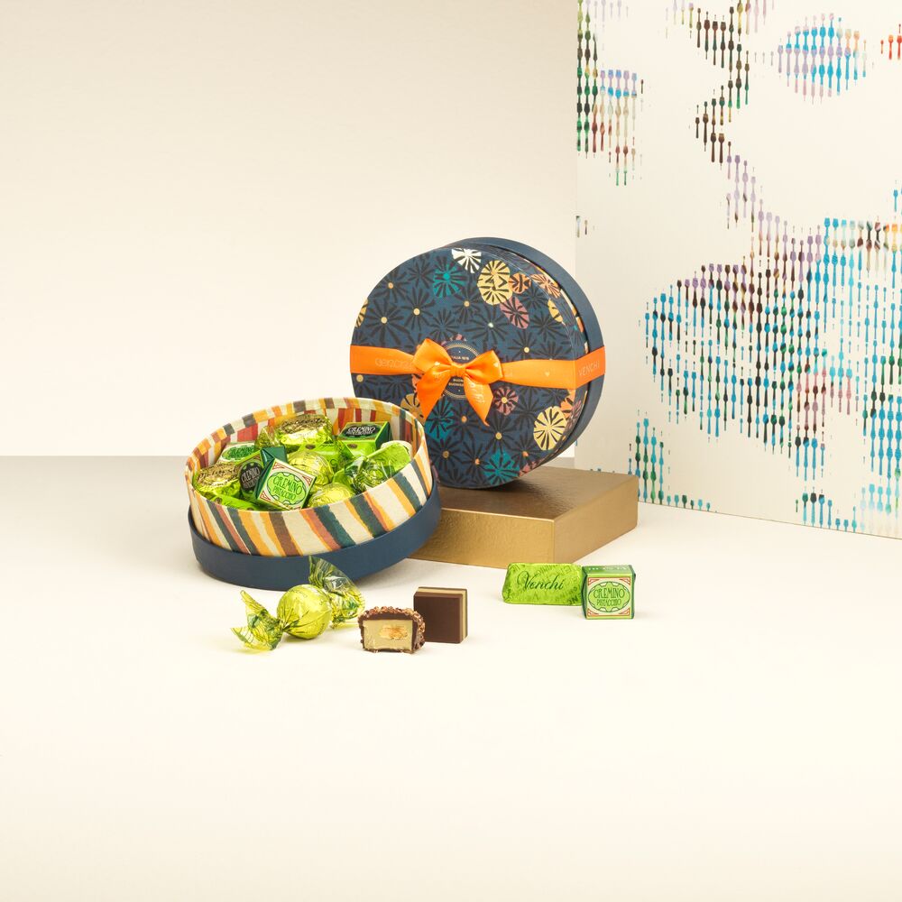 Small Gift hamper with pistachio chocolates 5.92 oz