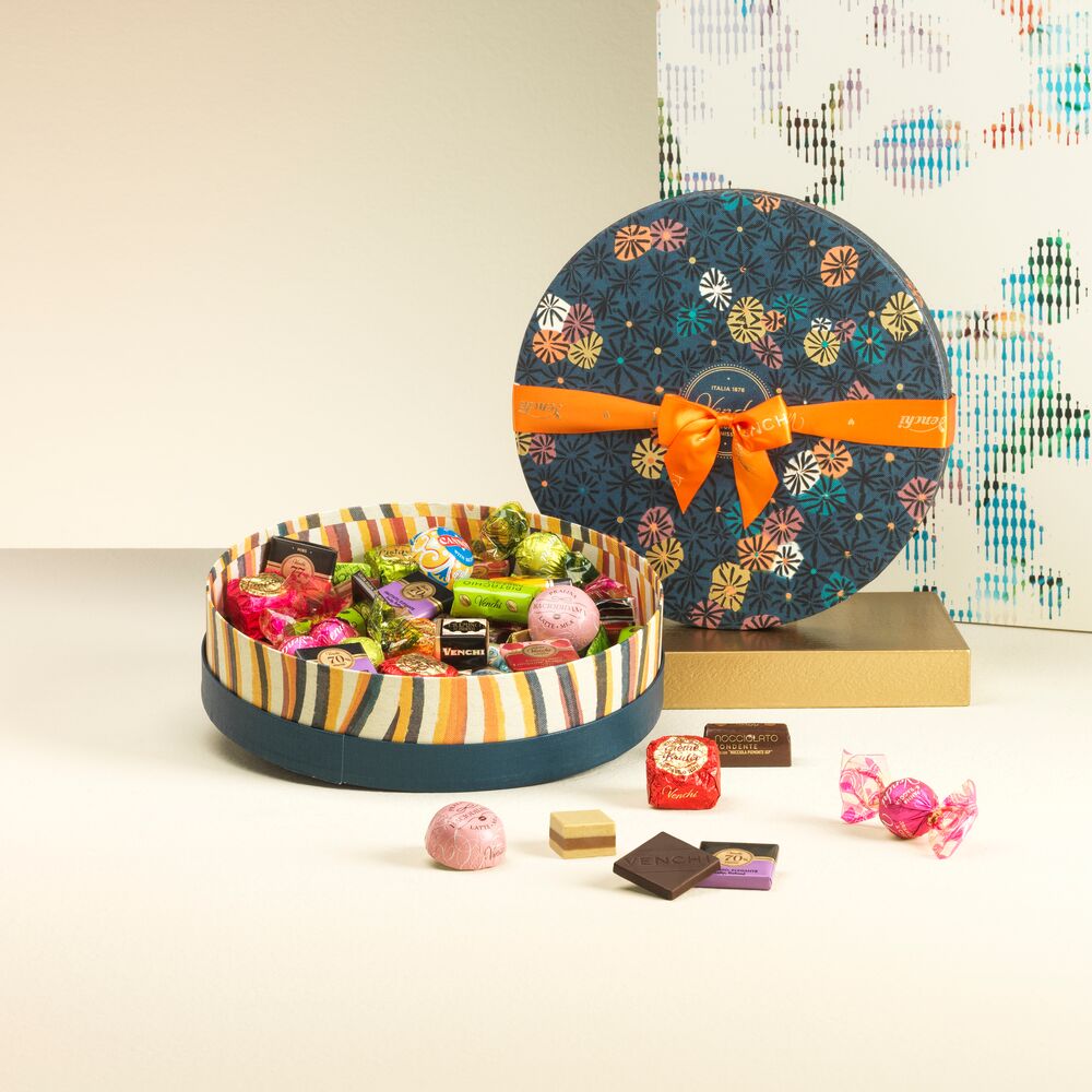 Large Tasting hamper with assorted chocolates 1.5 lb